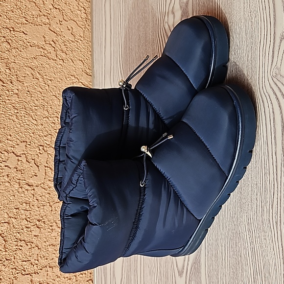 Stuart Weitzman blue polar lug quilted boots snow rain size 6.5 - Picture 9 of 16